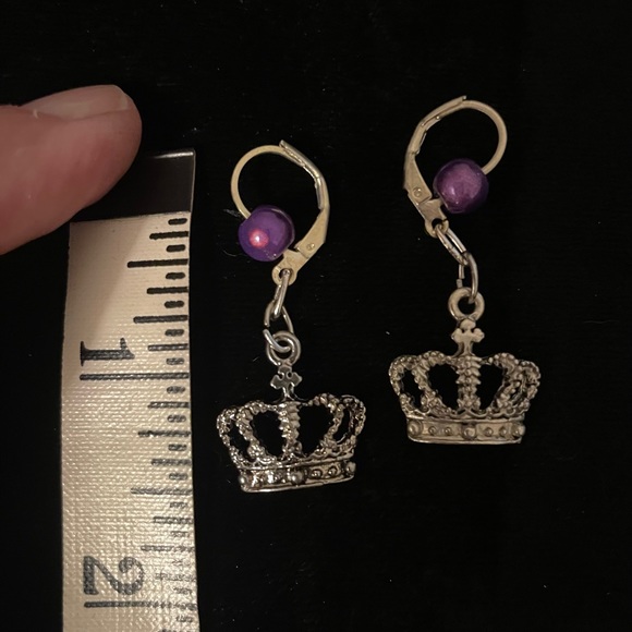 💎4 for $20💎 Handmade Silvertone Crown Earrings w/ Purple Glass Beads - Picture 2 of 2